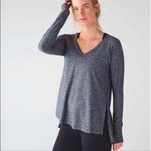 Lululemon Dash To Class Gray Long Sleeve Pullover Top With Thumbholes size 4
